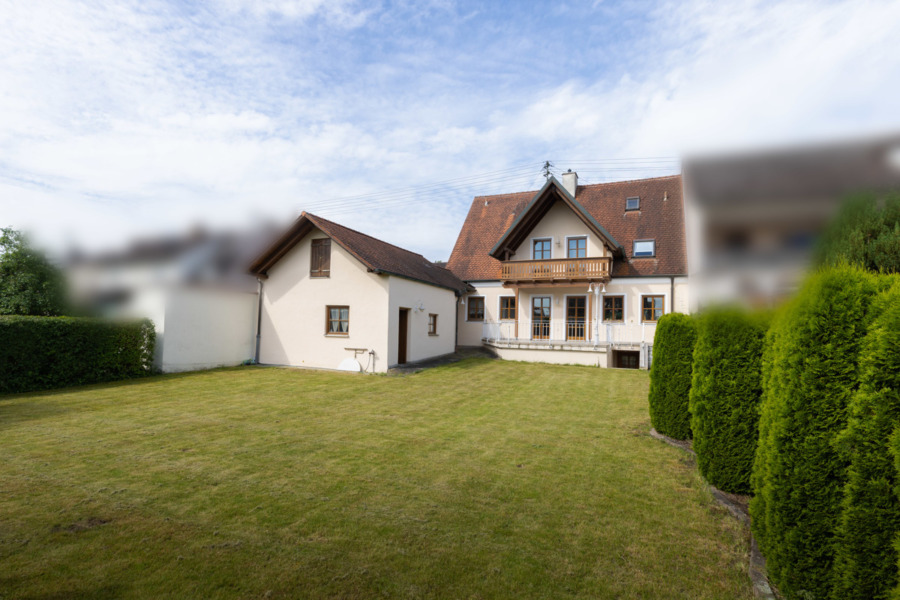 Schönes, gepflegtes Einfamilienhaus mit Garten und Garage. Besichtigen- verlieben-einziehen!, 86609 Donauwörth, Einfamilienhaus