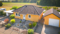 Ansicht Wohnhaus und Garge - ** Reserviert ** Heimkommen und wohlfühlen - schönes Einfamilienhaus mit großem Grundstück und Pool