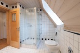 Badezimmer im DG - 184 m² Wfl. zzgl. 90m² Gewerbefläche - Leben und Arbeiten mitten in der Stadt !