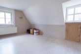 Zimmer 1 im DG - 184 m² Wfl. zzgl. 90m² Gewerbefläche - Leben und Arbeiten mitten in der Stadt !